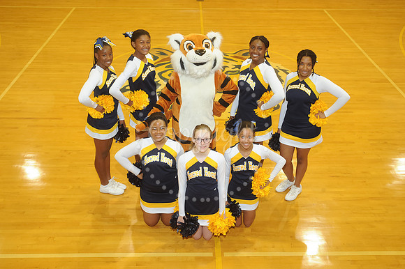Sacred Heart - Cheer 8th Graders 1